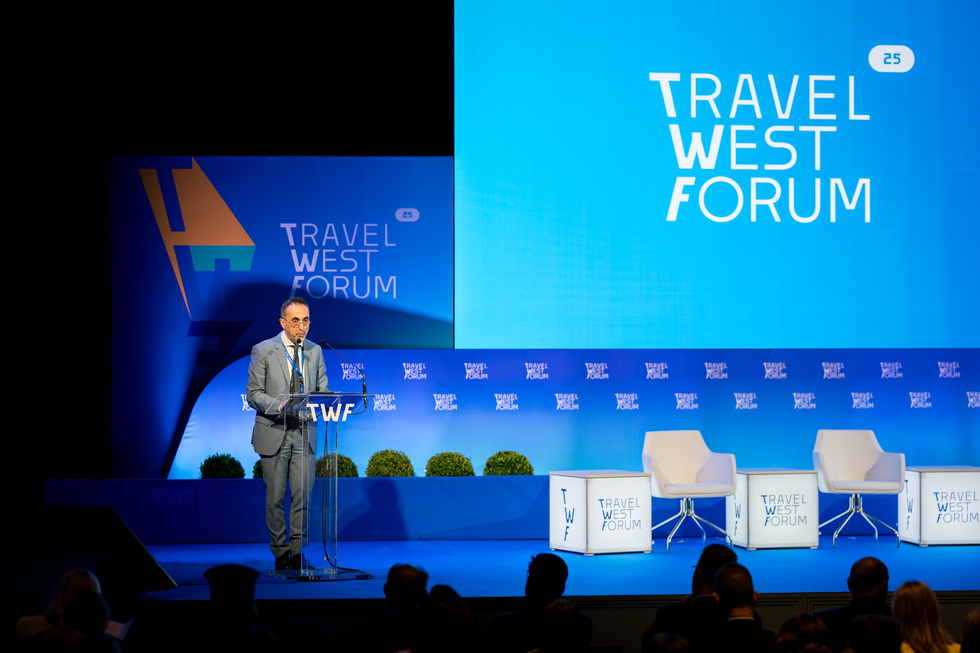 Travel West Forum