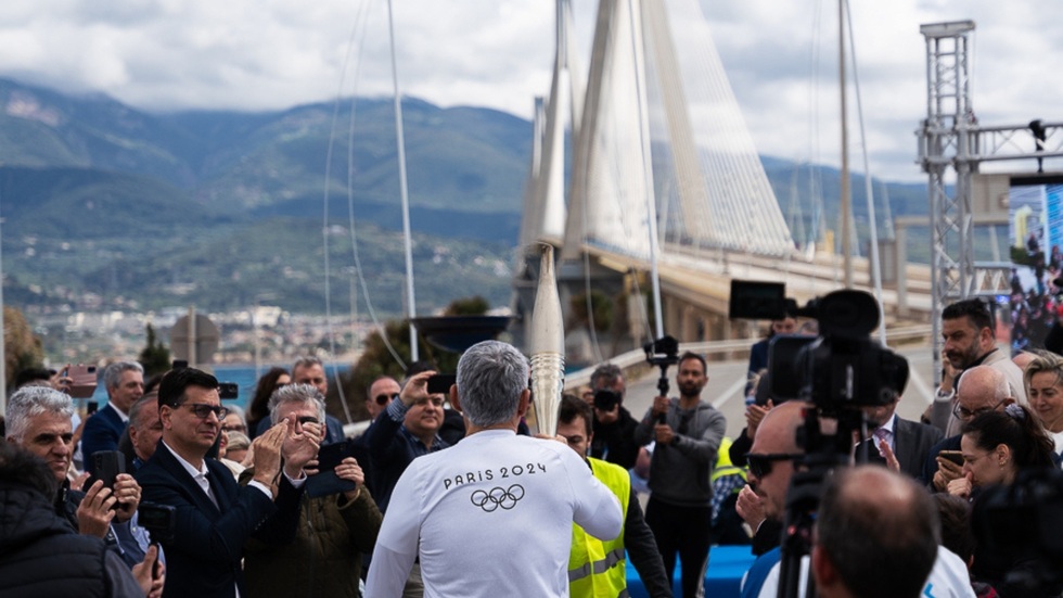 Ολυμπιακή Φλόγα «Παρίσι 2024» στην Γέφυρα Ρίου-Αντιρρίου.