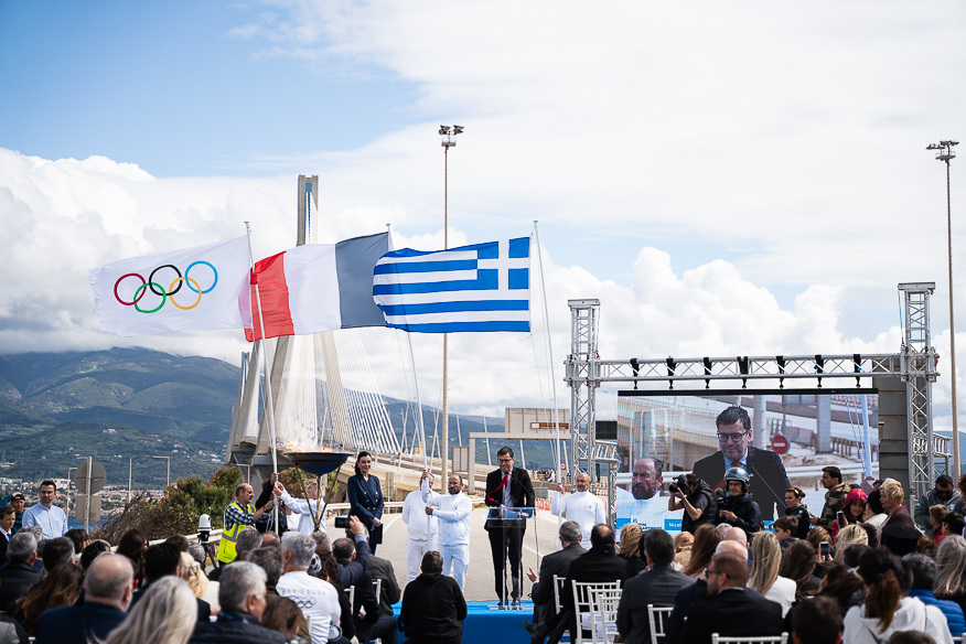 Ολυμπιακή Φλόγα «Παρίσι 2024» στην Γέφυρα Ρίου-Αντιρρίου.