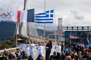 Ολυμπιακή Φλόγα «Παρίσι 2024» στην Γέφυρα Ρίου-Αντιρρίου.