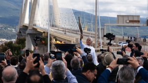Ολυμπιακή Φλόγα «Παρίσι 2024» στην Γέφυρα Ρίου-Αντιρρίου.